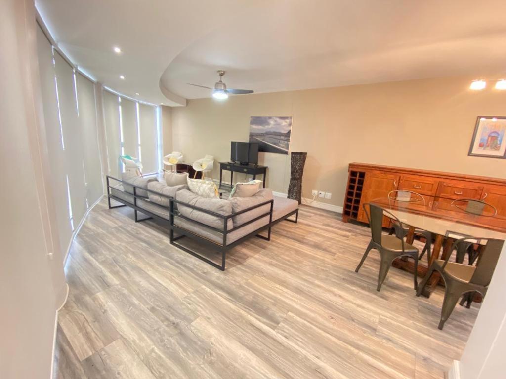 Loddey'S Self Catering Apartments - By Beach Collection Strand Ngoại thất bức ảnh