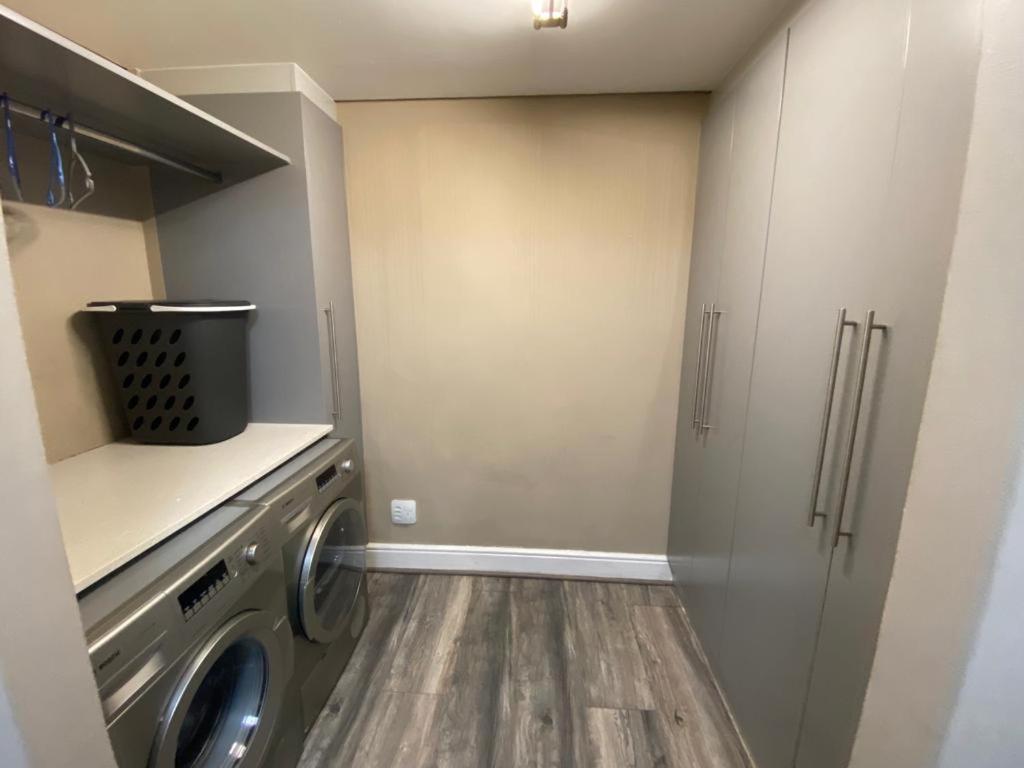 Loddey'S Self Catering Apartments - By Beach Collection Strand Ngoại thất bức ảnh