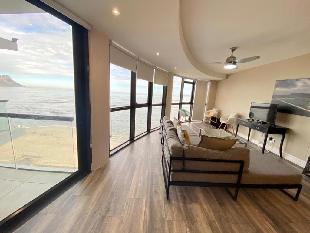 Loddey'S Self Catering Apartments - By Beach Collection Strand Ngoại thất bức ảnh